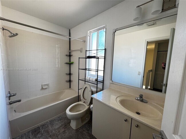 Building Photo - 1007 Bamboo Ln