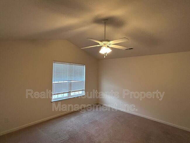 Building Photo - 482 Sandybrooke Dr