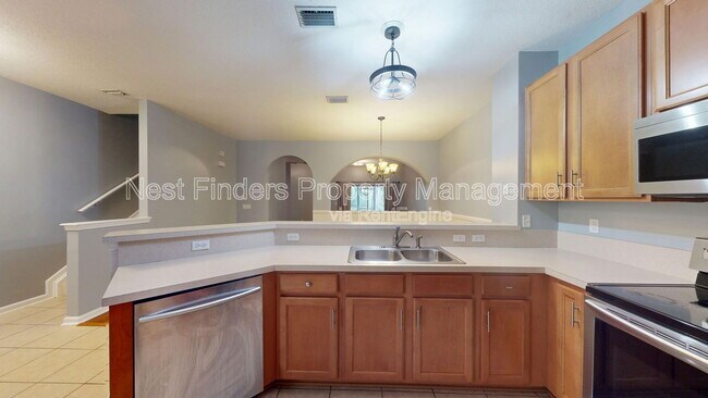 Building Photo - 9744 Summer Grove Way W