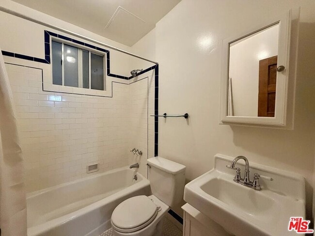 Building Photo - 1110 Echo Park Ave