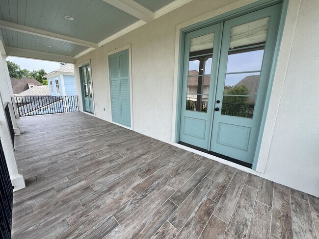 Building Photo - Stunning 4 bedroom, 3 bathroom 2 story hom...