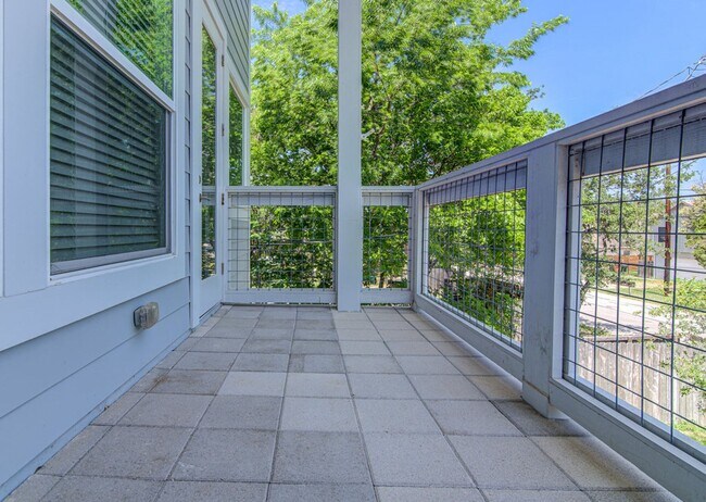 Building Photo - Super Cute South Austin 3/2.5 Condo, built...