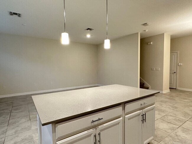 Building Photo - 4 Bed 3.5 Bath Townhouse for rent in Storey Lake