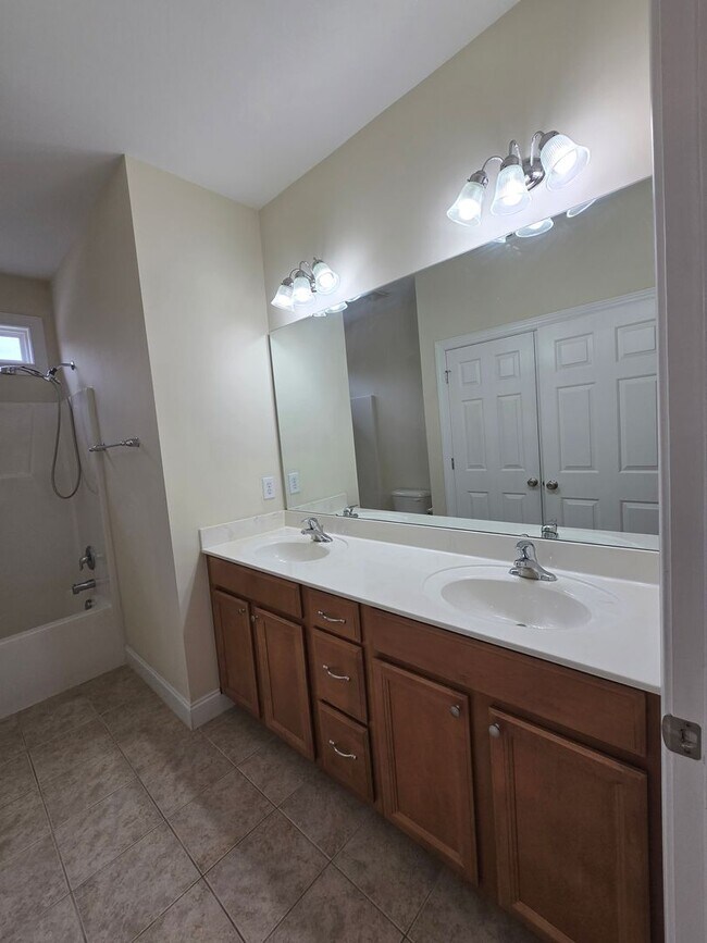 Building Photo - NEW LISTING in Cary NC!!