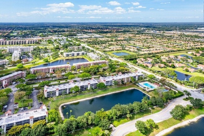 Building Photo - 7340 Amberly Ln