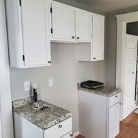 Building Photo - 6 BDRM HOUSE FOR RENT