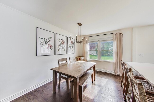 Building Photo - 511 S Dwyer Ave