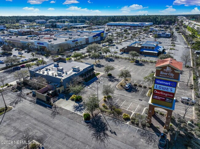 Building Photo - 15825 Stedman Lake Dr