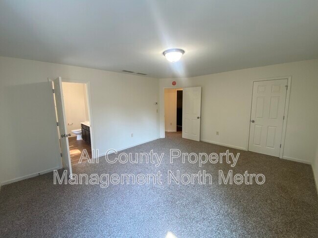 Building Photo - 1597 Shire Village Dr