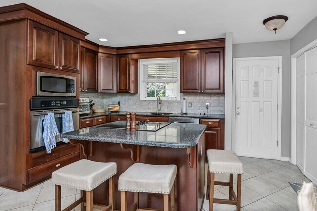 Building Photo - 1 Leconte Ct