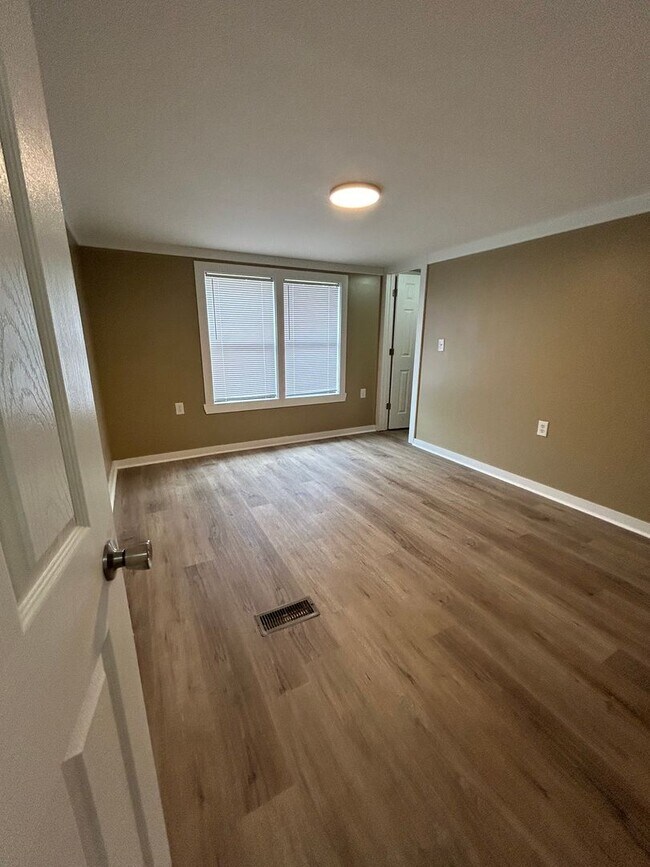 Building Photo - Spacious 3-Bedroom, 2-Bath Mobile Home on 1 Acre – Pet-Friendly and Perfect for Outdoor Living!