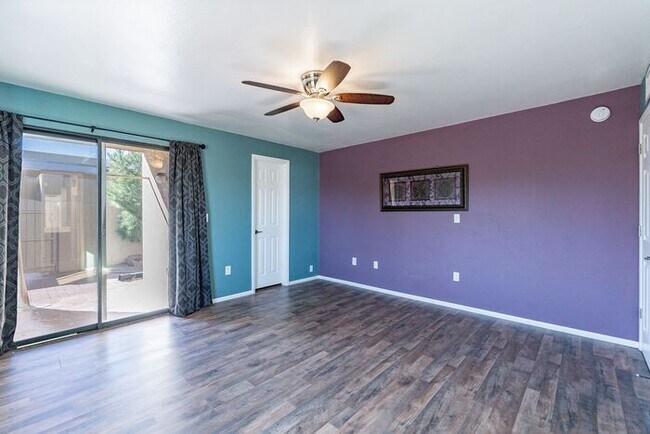 Building Photo - Charming Eastside Townhouse