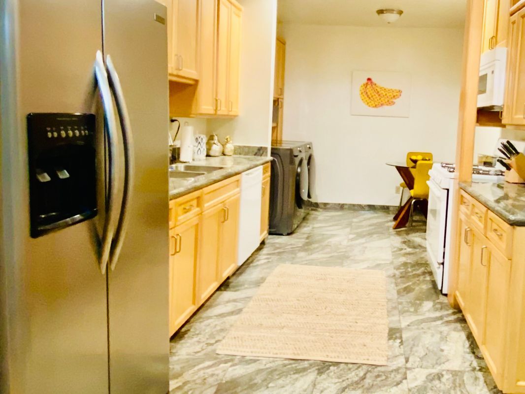 Building Photo - 8455 Fountain Ave