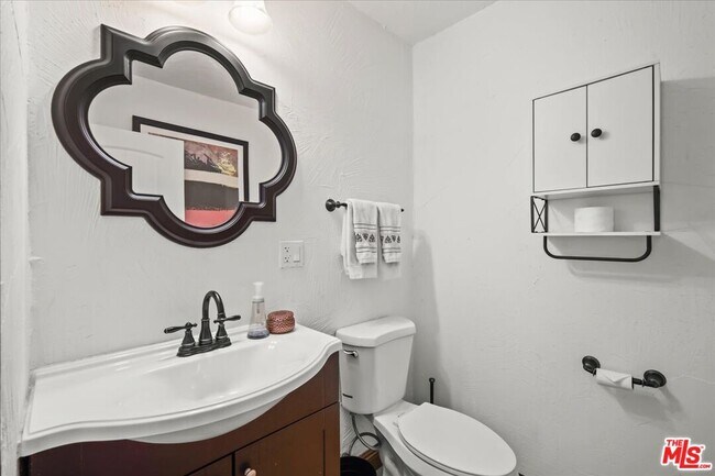 Building Photo - 6119 Del Valle Dr