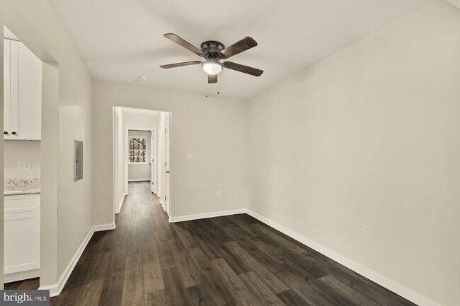 Building Photo - 882 College Pkwy