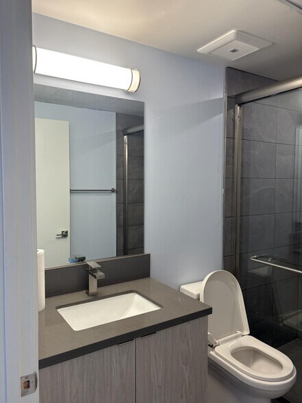 Building Photo - 10739 Kling St
