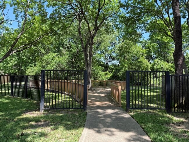 Building Photo - 4707 Gladesdale Park Ln
