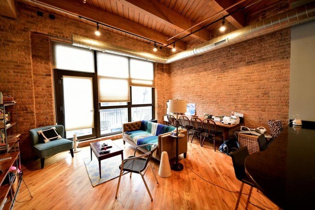 Building Photo - 1040 W Adams #426