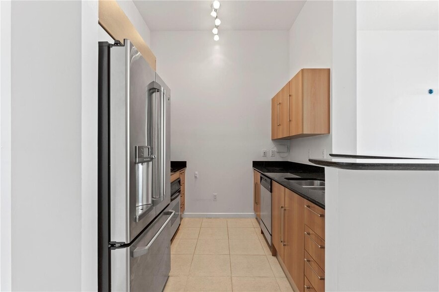 Building Photo - 335 S Biscayne Blvd