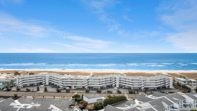 Building Photo - 265 Dune Rd