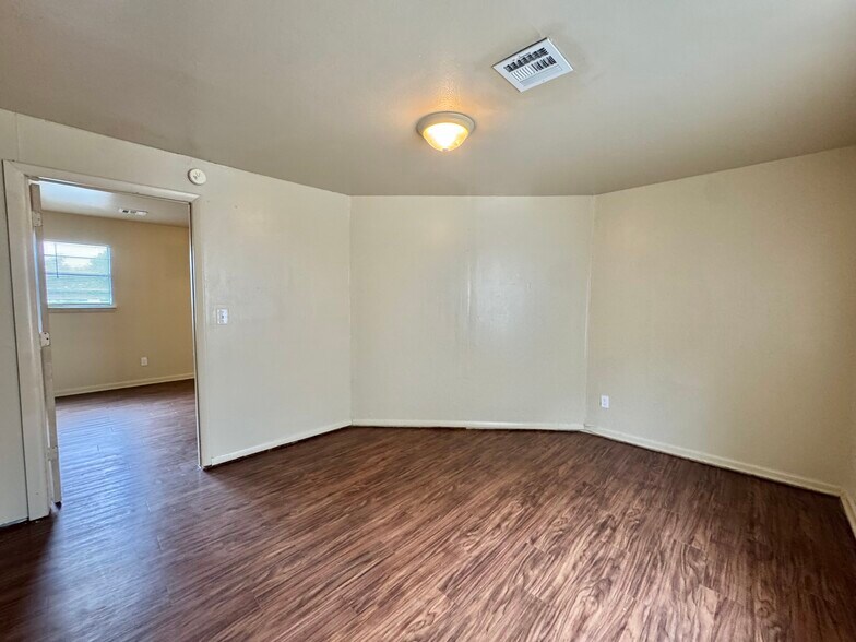 Building Photo - 444 Babb Dr