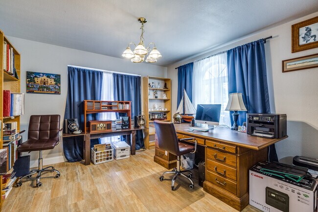 Building Photo - 1027 Hedgestone Dr