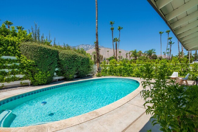 Building Photo - 1111 S San Joaquin Dr