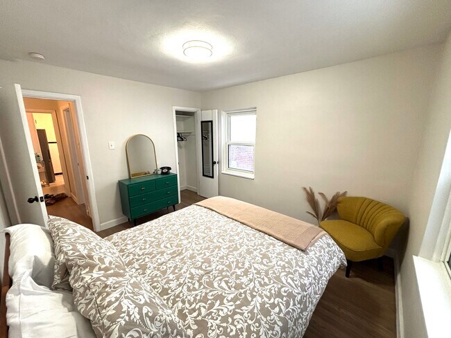 Building Photo - 5025 Lenox Ave