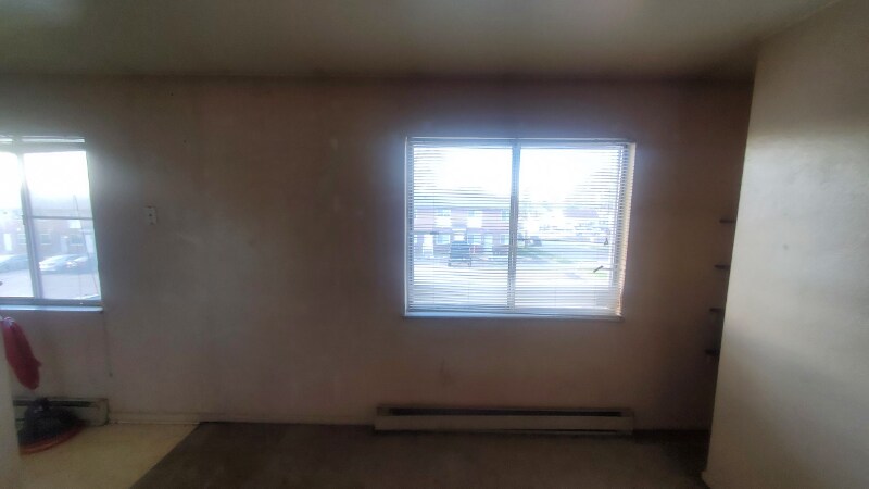 Building Photo - 712 Cedar Dr