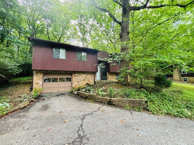 Building Photo - 1813 Gardenspring Dr