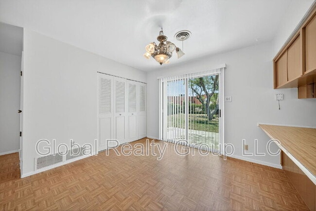 Building Photo - 121 Rosewood Dr