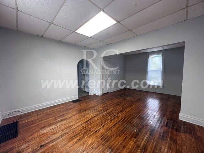 Building Photo - 708 Harmon-