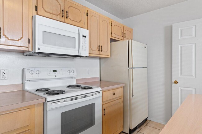 Building Photo - 1569 Meadowbrook Ct