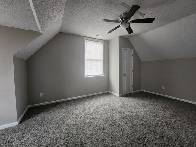 Building Photo - New Carpet and Fresh Paint!