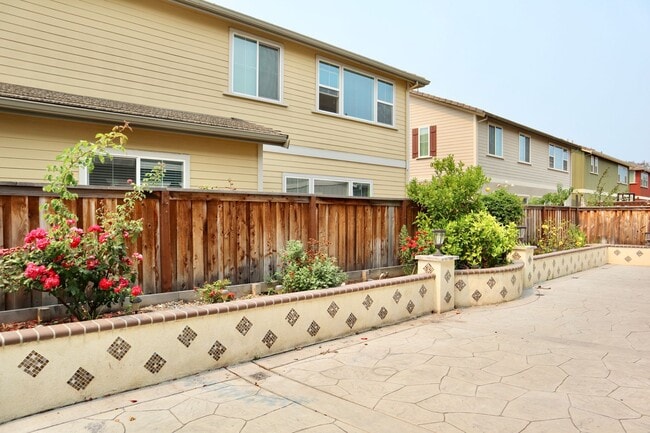 Building Photo - Stunning 3,400 Square Foot Home For Rent! ...
