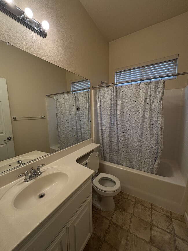 Building Photo - 5513 Goldseive Dr