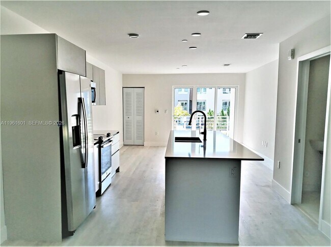 Building Photo - 2555 NE 193rd St