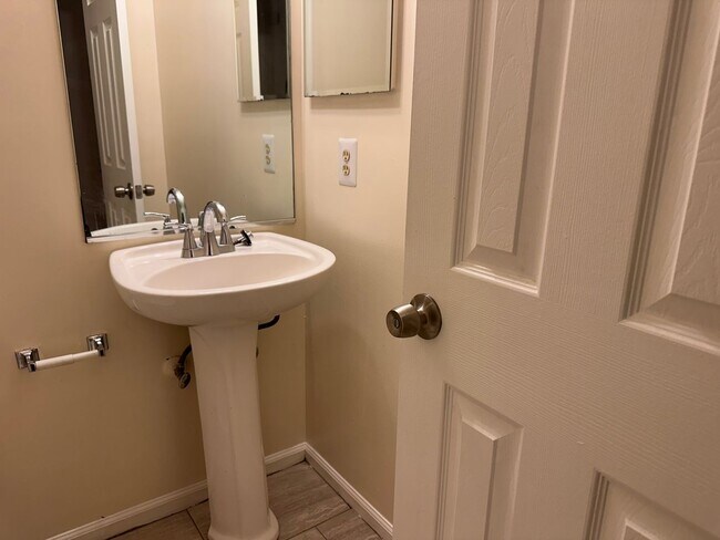 Building Photo - 6913 Malachite Pl
