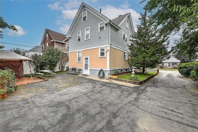 Building Photo - 40 Brightridge Ave