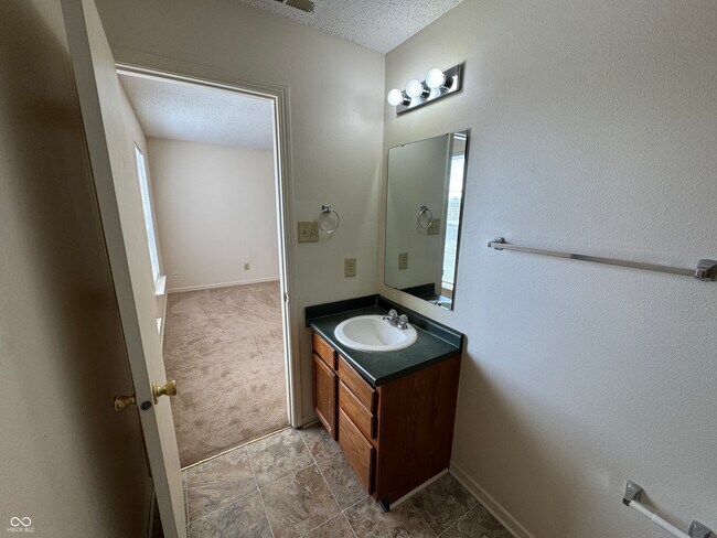 Building Photo - 2274 Bridlewood Dr