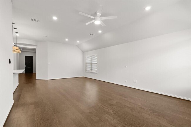 Building Photo - 223 Oleander Loop