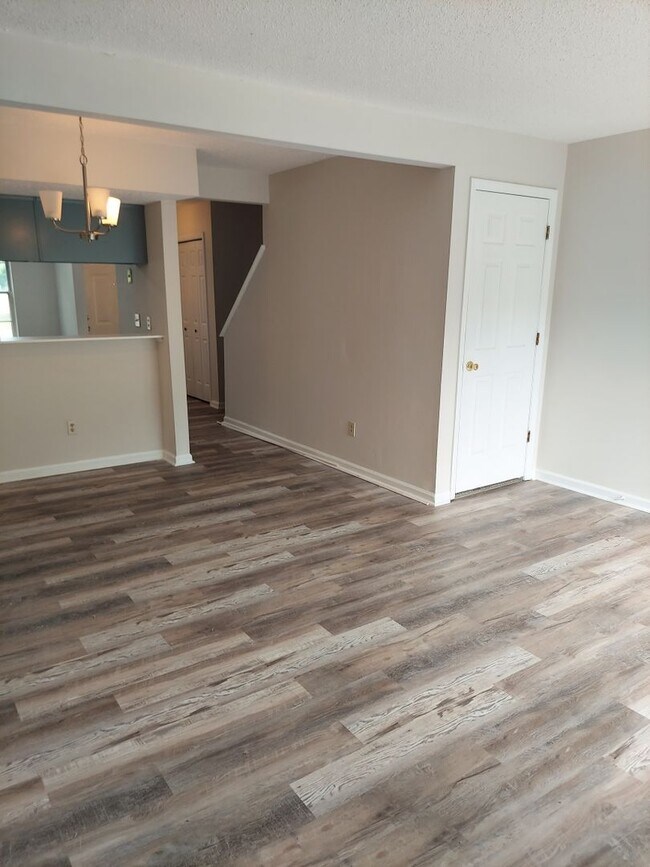 Building Photo - 675 Lex Dr