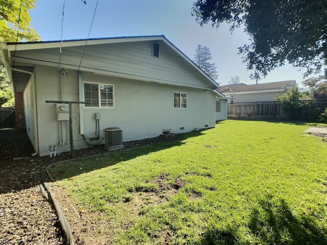 Building Photo - Saratoga 3 Bedroom House