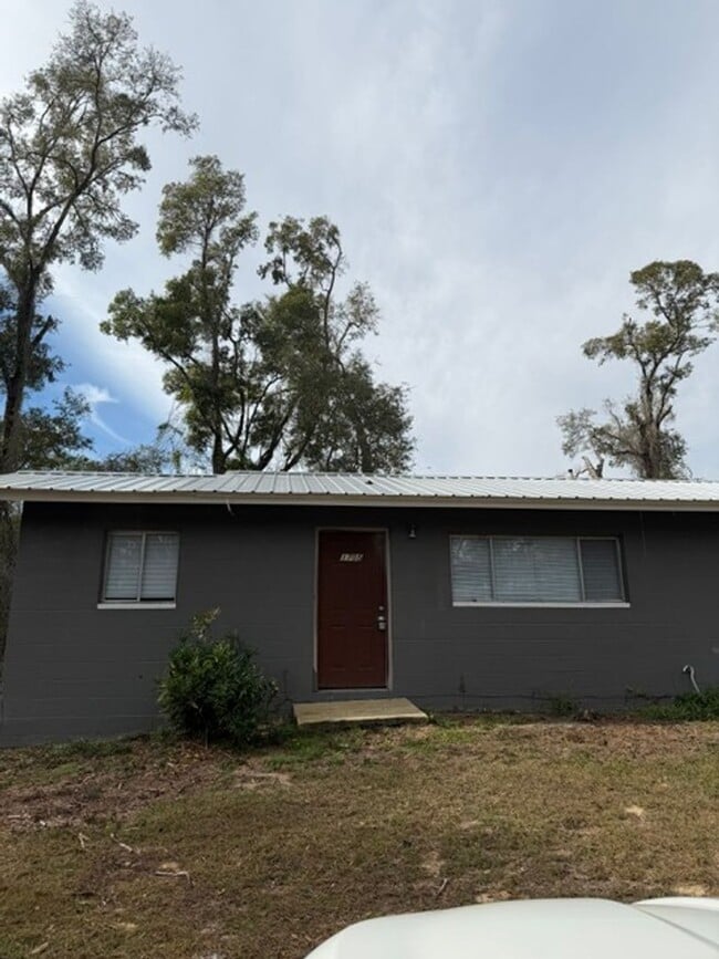 Building Photo - 1 Bed  1 Bath Townhouse For Rent