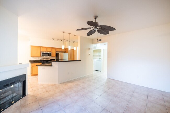 Building Photo - 2-Bedroom, 2-Bath House - Las Vegas, NV