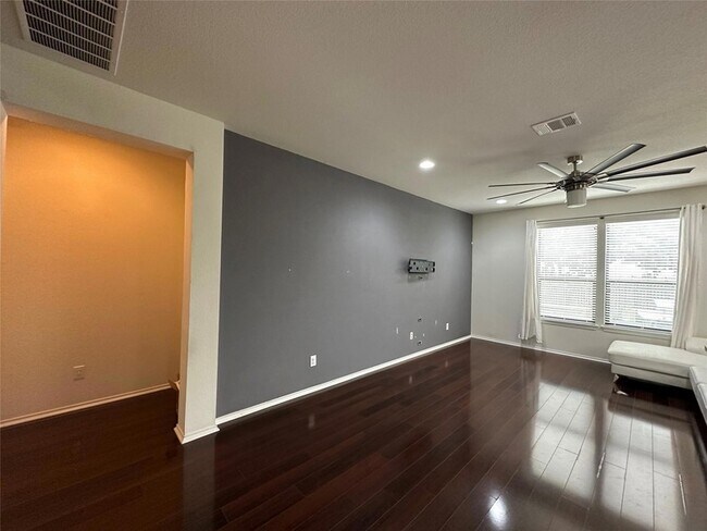Building Photo - 1248 Hyde Park Dr