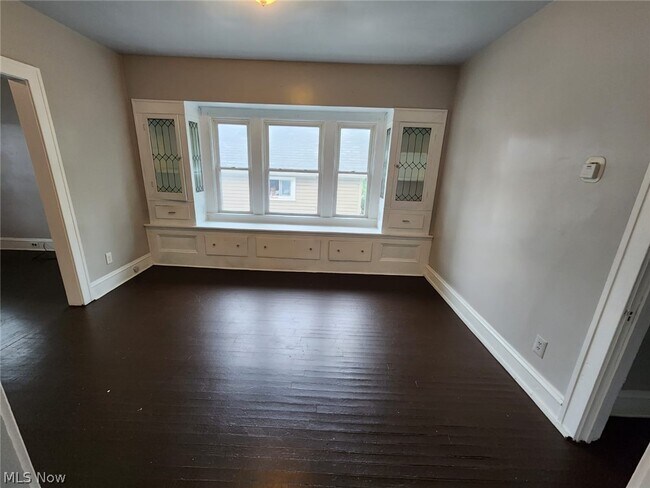 Building Photo - 2200 W 104th St