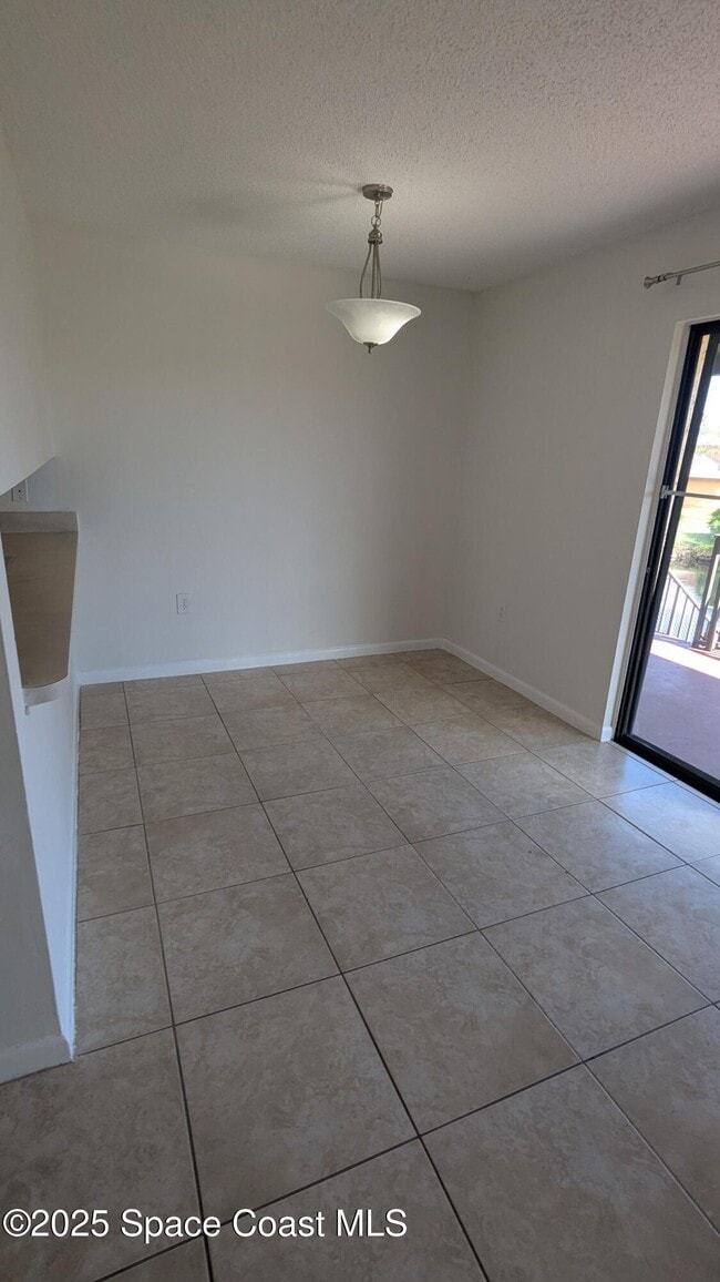 Building Photo - 215 San Juan Cir