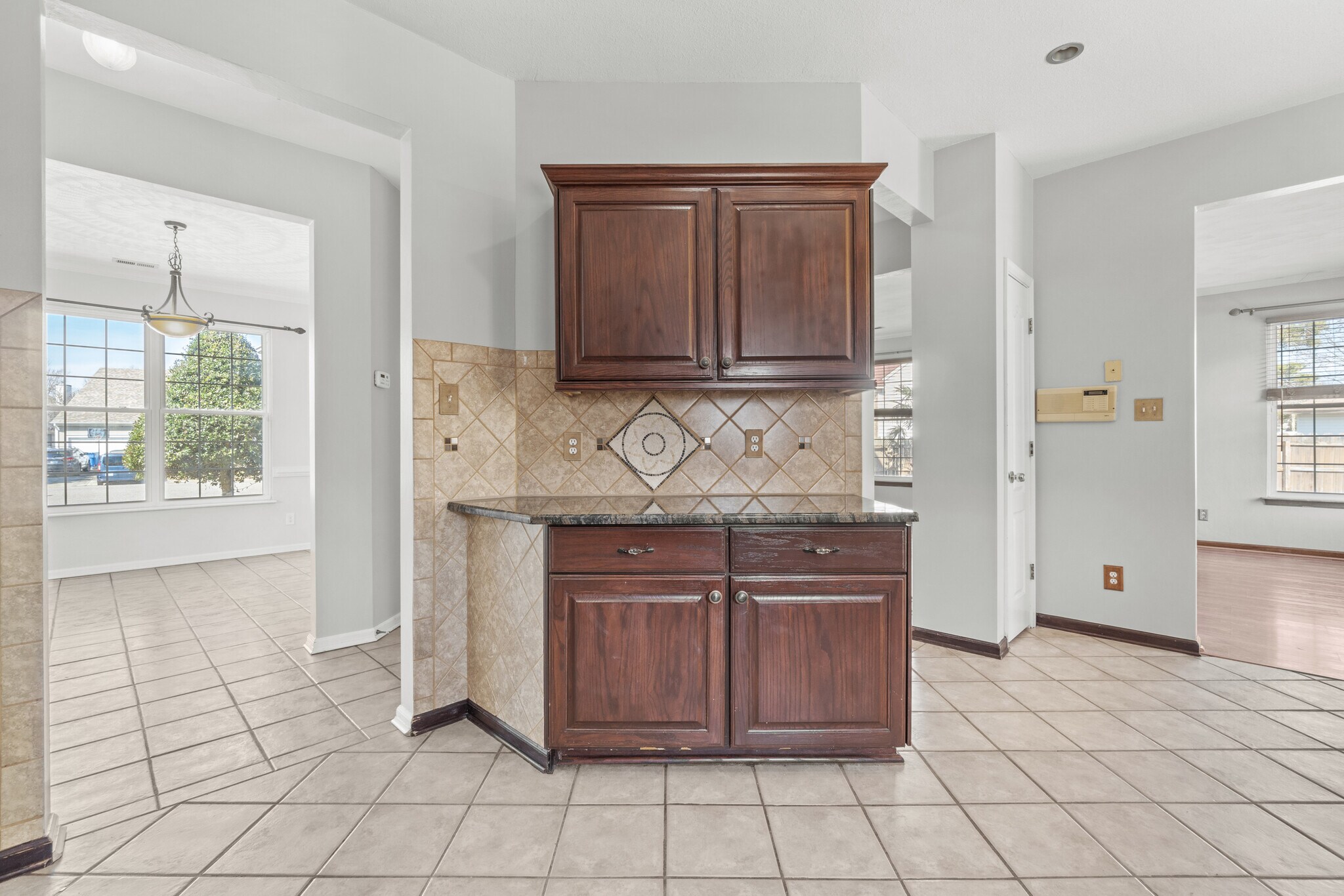 Building Photo - 305 Hidden Falls Ct
