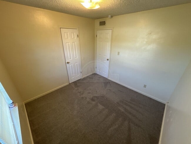 Building Photo - 6702 Wagon Wheel Dr